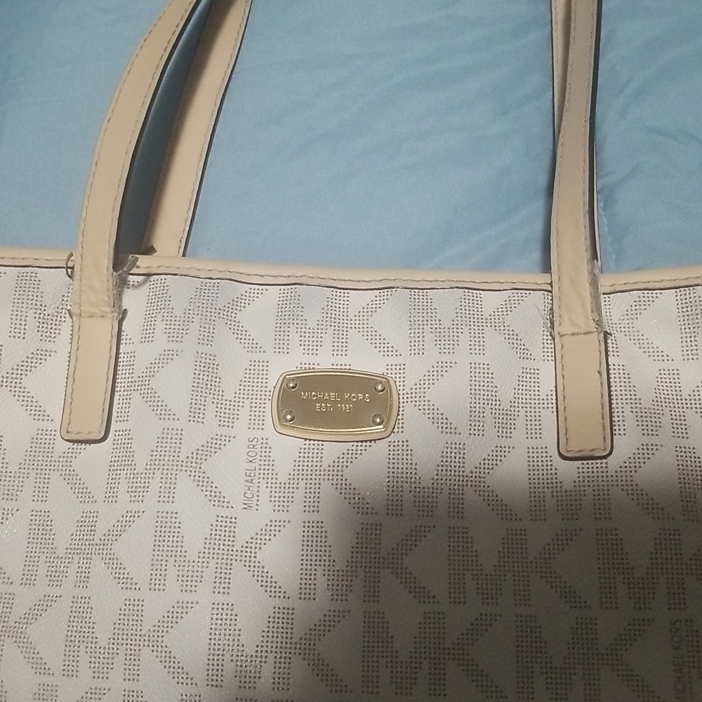 Large MK Tote - Picture 7 of 8